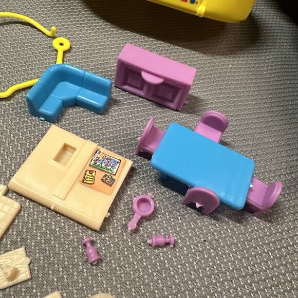 VTG 1993 Caboodles Toy Biz Mini Playset Compact Case w/ Partial Accessories Rare - Picture 10 of 14